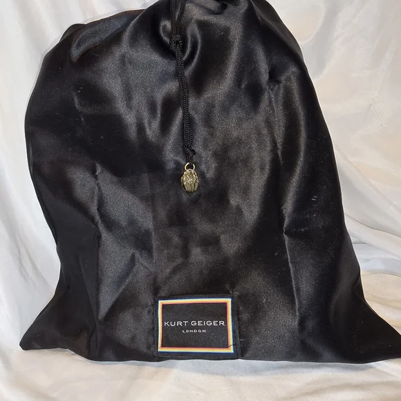 ❌sold Do Not Buy❌Kurt Geiger Small Chelsea Chain Hobo Bag New Sold Out - Picture 13 of 13